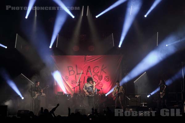 BLACK LIPS - 2017-08-19 - SAINT MALO - Fort de St Pere - Scene des Remparts - Cole Alexander - Jared Swilley - Daniel Rajan Billingsley - Zumi Rosow - Oakley Munson